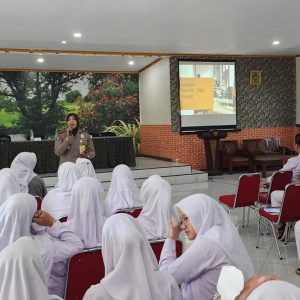 PROGRAM POLISI RW MENCAKUP POLISI MENGAJAR POLRES BOGOR DI KENALKAN KEPADA LAPISAN MASYARAKAT DAN PELAJAR SEKOLAH BAIK TINGKAT SDN SMP DAN SMA DI WILAYAH KABUPATEN BOGOR