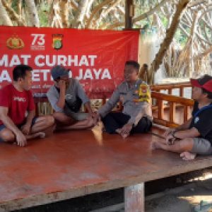 Dalam Jumat Curhat, Warga Pulau Pari Curahkan Keluh Kesah ke Bhabinkamtibmas