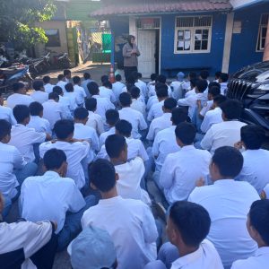 TERUS LAKSANAKAN SOSIALISASI TENTANG PENGENALAN POLISI RW SEKALIGUS POLISI MENGAJAR KE PELOSOK WILAYAH KABUPATEN BOGOR