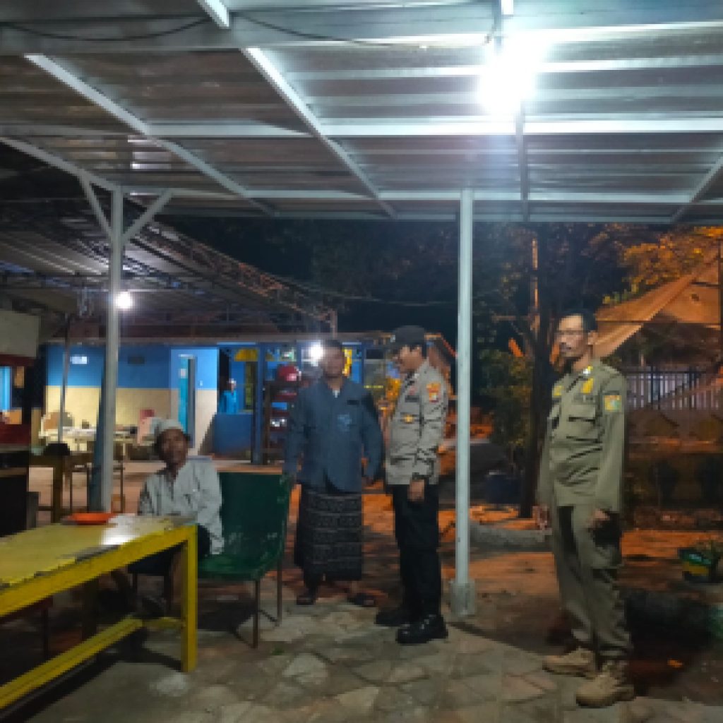 Polsek Kepulauan Seribu Selatan Jaga Kondusifitas Kamtibmas Pulau Pari Melalui Patroli