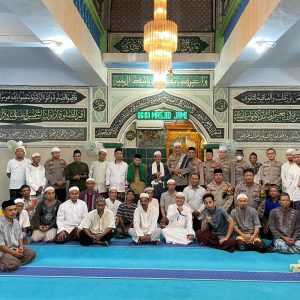 Ditbinmas Polda Metro Jaya Giat Suling dan Serahkan 100 Paket Sembako di Masjid As Syukur