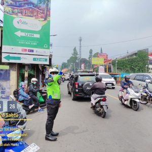 Urai Kepadatan Arus Lalu Lintas Saat Libur Panjang, Sat Lantas Polres Bogor Polda Jabat Berlakukan Rekayasa Arus Lalu Lintas di Kawasan Puncak Bogor