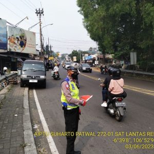 Satlantas Polres Bogor Polres Bogor Tempatkan 89 Personil di titik rawan kemacetan di Jalur Puncak
