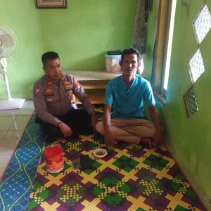 Polisi RW Polsek Rumpin Polres Bogor Polda Jabar Laksanakan Patroli Dialogis Menggali Informasi Mengenai TPPO Dan Menyampaikan Pesan Kamtibmas