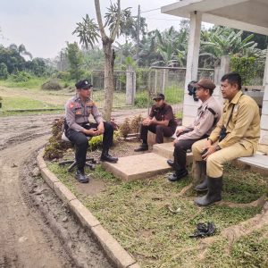 Personil Polres Bogor Cegah Kejahatan di Pemukiman Warga Dengan Melaksanakan Pemolisian Rw Di Wilayah Kab. Bogor