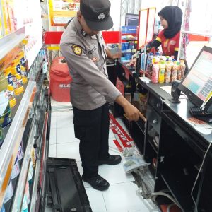 Polsek Ciampea Polres Bogor, Selidiki Aksi Pemboobolan Sebuah Minimarket di kec Ciampea kab Bogor