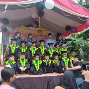 Polisi Rw Dilakukan Oleh Personel Polres Bogor Dengan Mendatangin Acara Pelepasan Dan Wisuda