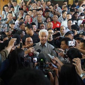 Sering Pakai Kemeja Garis Hitam Putih, Ganjar: Gambaran Sikap Politik Saya, Tak Pernah Abu-Abu