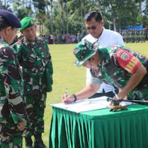 Danlantamal II Teluk Bayur Pimpin Upacara Penutupan TMMD/N Ke-116 Tahun 2023 Kodim 0306/50 Kota
