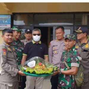 Kunjungan Danramil Citeureup dan Camat Babakan Madang ke Mapolsek Babakan Madang dalam rangka Mengucapkan Selamat HUT Bhayangkara Ke-77