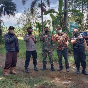 Sinergitas TNI, POLRI Lakukan Sambang Warga Desa Binaan Bersama – sama