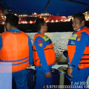 Patroli Perairan Satuan Polair Polres Kepulauan Seribu Memastikan Keamanan Laut Malam Hari