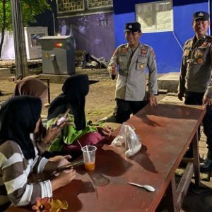 Polsek Kepulauan Seribu Utara Melakukan Patroli Malam di Pulau Kelapa