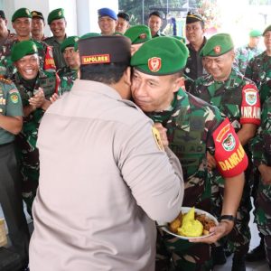 Wakasad, Danlanud, Danyokes Berikut Jajaran nya dan Kejaksaan Negeri Cibinong Berikan Kejutan Ke Polres Bogor di Perayaan Hari Bhayangkara ke 77