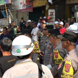 Pihak Kepolisian Mediasi Aksi Spontanitas Warga Yang Turun ke Jalan Tuntut Percepatan Pembangunan Jembatan Cikreteg Ciawi