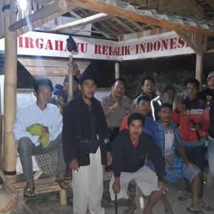 Bhabinkamtibmas Ds Curugbitung Polsek Nanggung Polres Bogor Bersama Warga Siskamling Dan Sampaikan Pesan Kamtibmas