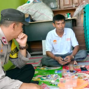 Bhabinkamtbmas Polsek Cibinong Polres Bogor Lakukan Sambang Dialogis Dengan Warga
