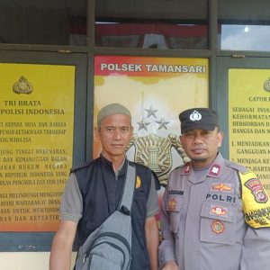Bhabinkamtibmas Polsek Tamansari Polres Bogor Mengembalikan Dompet Kepada Pemiliknya