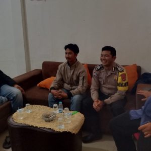 Berikan Dialog Himbauan Terkait Kamtibmas Bhabinkamtibmas Desa Citeko Terus Tingkatkan Sinergi Dengan Tokoh Masyarakat