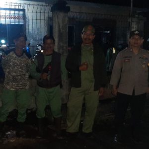 Bhabin Desa Jambuluwuk Polsek Ciawi Polres Bogor cek dan Kontrol poskamling