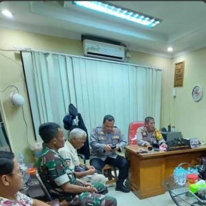 Kapolsek Cibungbulang Bersama Danramil, Ketua MUI, Camat, Kepala Desa Dan Tokoh Masyarakat Tutup Rumah Kontrakan Yang Di Duga Sebagai Tempat Prostitusi