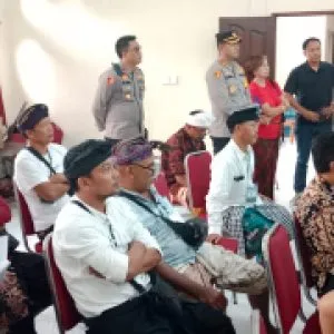 Kapolres Tabanan Pimpin Pengamanan Pilkel Serentak, Berlangsung Dengan Aman