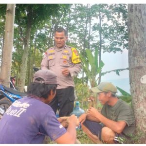 Bhabinkamtibmas Polsek Sukamakmur Silahturami Sekaligus Dialogis Untuk Wujudkan Kemitraan Dalam Menjaga Kamtibmas