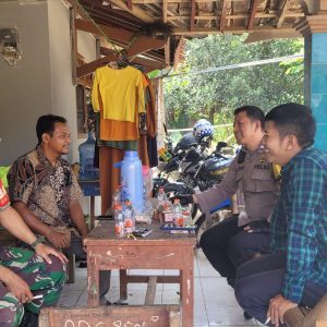 Ciptakan Sinergi TNI Polri Bhabinkamtibmas dan Babinsa Polsek Cileungsi Laksanakan Sambang Dan Mengajak Warga Binaan Untuk Turut Bersinergi Menjaga Kamtibmas
