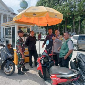 Bhabinkamtibmas Bersama Bhabinsa Wilayah Megamendung Laksanakan Sambang Warga Security Sebagai Wujud Kemitraan