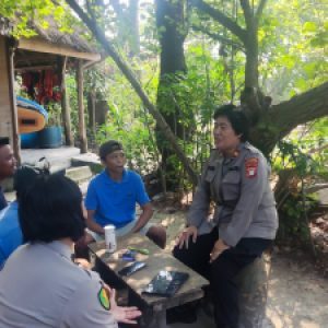 Srikandi Polres Kepulauan Seribu Menggelar Jumat Curhat di Pulau Macan