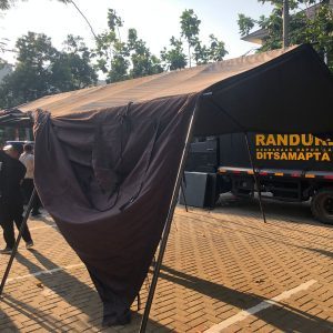 Polda Metro Jaya Siapkan Dapur Umum Bagi Pengungsi Korban Kebakaran di Kapuk Muara