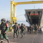 Dukung Operasi Darat Lanjutan, Unsur KRI Kogasgabratmin Daratkan Pasukan Kogasratgab di Daerah Operasi 