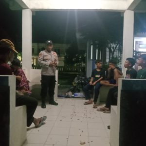 Bhabinkamtibmas Pulau Pari Berikan Himbauan Pencegahan Tindak Pidana Perdagangan Orang kepada Warga