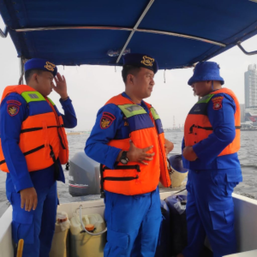 Team Patroli Satpolair Polres Kepulauan Seribu Ciptakan Kamtibmas di Pulau Ayer dengan Giat Patroli Sambang
