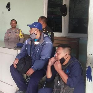 Bhabinkamtibmas Ds Curugbitung Wilayah Hukum Polsek Nanggung sampaikan pesan kamtimas Kepada Petugas Pengamanan