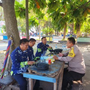 Bhabinkamtibmas Bripka Marwansyah Terjalin Silaturahmi dengan Warga Pulau Pramuka, Menciptakan Kamtibmas Kondusif