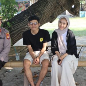 Srikandi Polres Kepulauan Seribu Ciptakan Kemanan dan Kenyamanan Wisatawan Melalui Jumat Curhat di Pulau Tidung