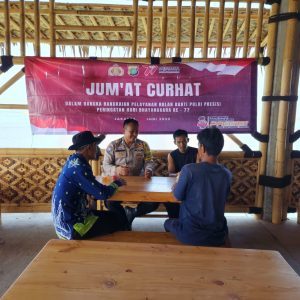 Bhabinkamtibmas Pulau Pramuka Cegah Kenakalan Remaja melalui Giat Jumat Curhat