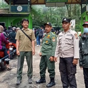 Bhabinkamtibmas Sambang Pengamanan/Linmas Wilayah Hukum Polsek Pamijahan Dalam Rangka Menciptakan Kamtibmas Aman Kondusif