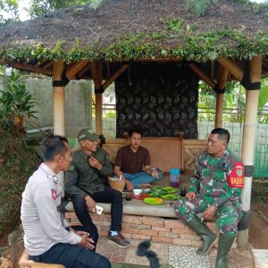Sinergi TNI – Polri Wilayah Hukum Polsek Nanggung Lakukan Sambang Warga Binaan Wujud Kemitraan Dalam Menjaga Kamtibmas