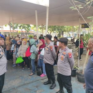 Polres Kepulauan Seribu Amankan Keberangkatan Warga dan Wisatawan di Dermaga Marina Ancol