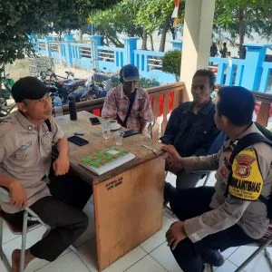 Bhabinkamtibmas Pulau Tidung Jalin Sinergi dengan Tokoh Masyarakat dalam Menjaga Keamanan