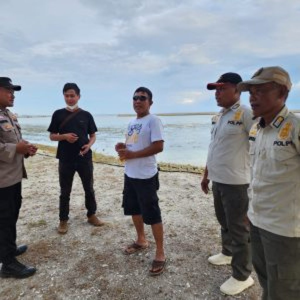 Bhabinkamtibmas Pulau Pramuka, Bripka Marwansyah, Sambangi Wisatawan dan Sosialisasikan Keselamatan Laut