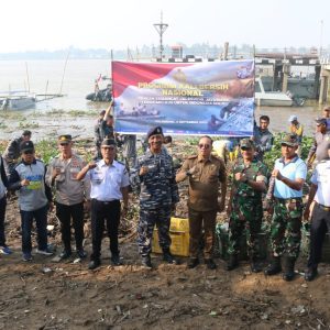 Pangkalan TNI Angkatan Laut (Lanal) Palembang Laksanakan Program Kali Bersih (Prokasih)