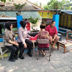 Srikandi Polres Kepulauan Seribu Lakukan “Jumat Curhat” untuk Meningkatkan Kamtibmas di Pulau Untung Jawa