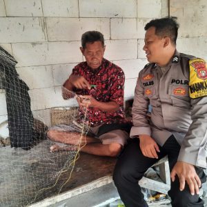 Bhabinkamtibmas Pulau Lancang Ingatkan Pentingnya Keselamatan Berlayar kepada Nelayan