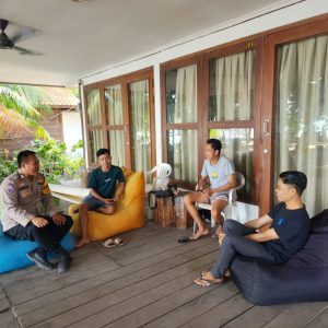 Bripka Marwansyah Polres Kepulauan Seribu Tingkatkan Keamanan Homestay di Pulau Pramuka