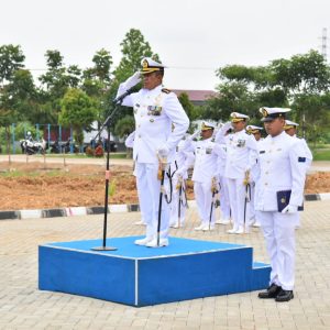 Upacara Peringatan Hari Ulang Tahun TNI Angkatan Laut Ke-78 di Lantamal XII