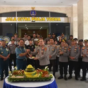 Pushidros TNI AL Didatangi Polres Metropolitan Jakarta Utara, Berikan Ucapan Selamat Ulang Tahun Ke-78 TNI AL