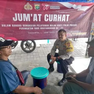 Bhabinkamtibmas Pulau Harapan, Aipda Sidik, Perdengarkan Keluhan Warga dan Cari Solusi Bersama di “Jumat Curhat”